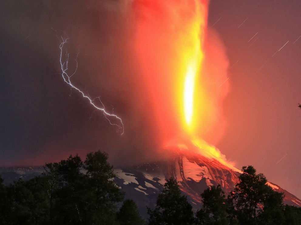 AP_chile_volcano_3_jtm_150303_4x3_992.jpg