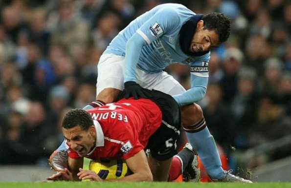 tevez-elbow-deep-in-ferdinand-595x385.jpg