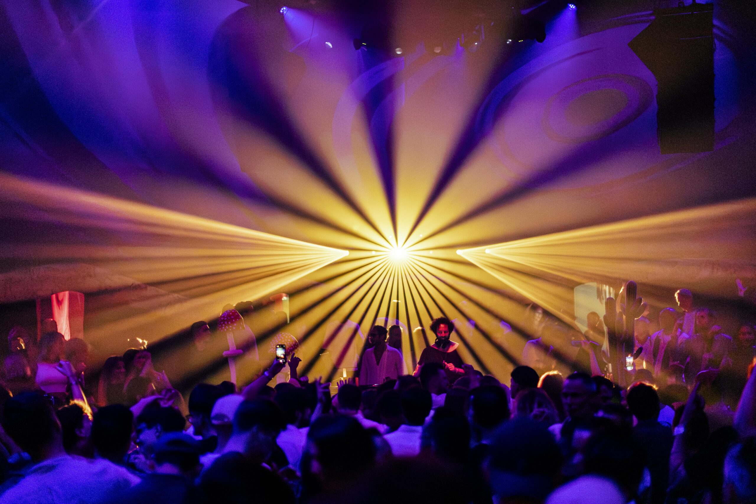 www.clubchinoisibiza.com