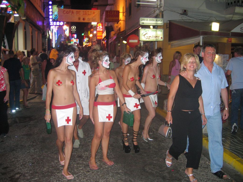 505_RueDesAnglais_GarlandsPreParty.jpg