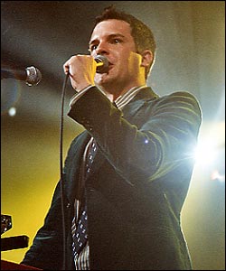 killers_brandon_flowers_7_250_250x300.jpg