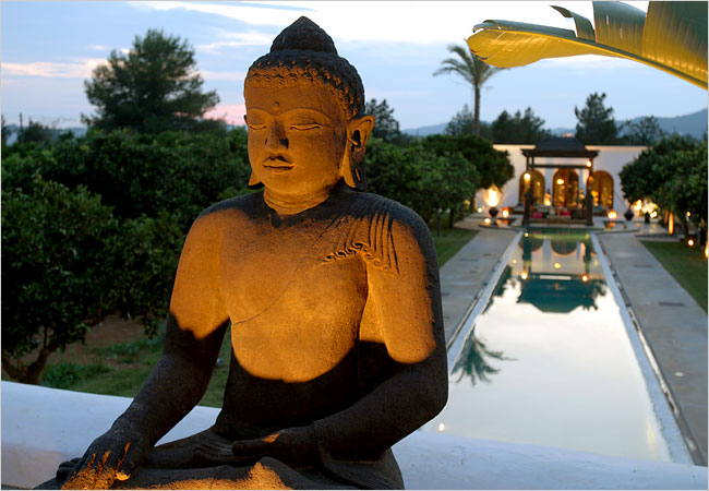 06ibiza_buddha650.jpg