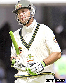 _46085602_ponting_out282getty.jpg