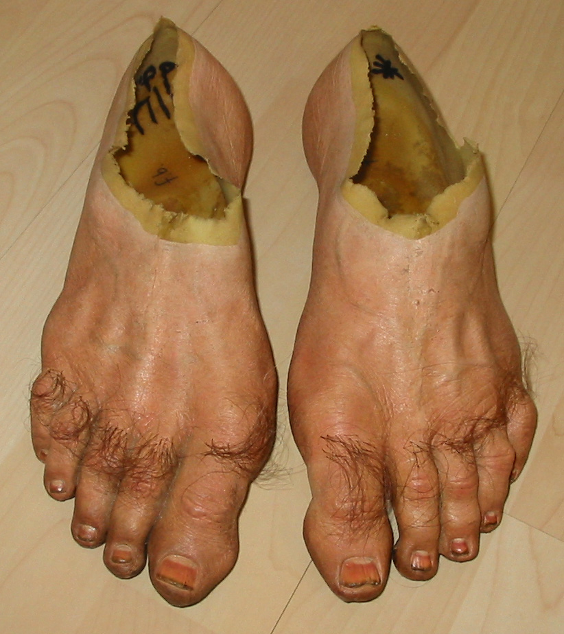 Pippin_hobbit_feet_2.jpg