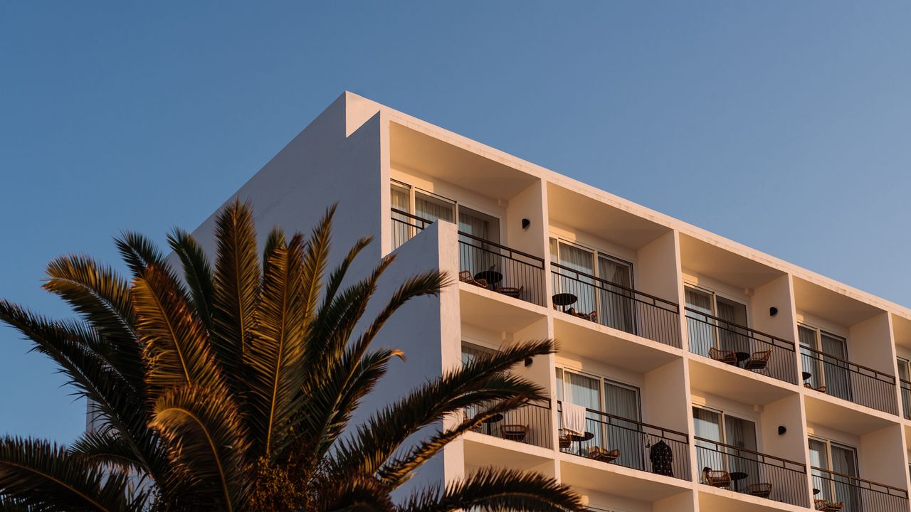 www.cntraveller.com